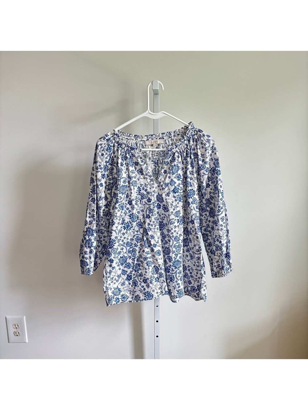 Loft EUC Women's Blue White Floral Cotton Popover Tie Neck Size XS